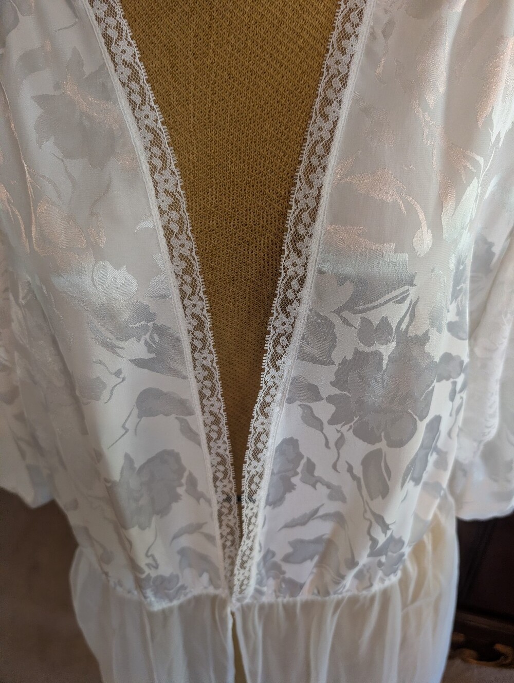Val Mode Vintage Lingerie Robe - Picture 3 of 7